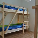 - & Dorms ホステル *