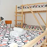 - & Dorms ホステル *