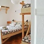 - & Dorms ホステル