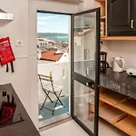 - & Dorms ホステル ナザレ