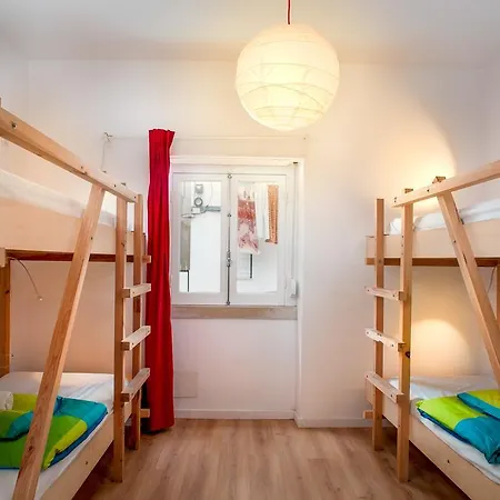 - & Dorms * Nazaré