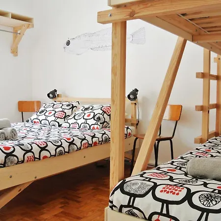 بيت شباب - & Dorms