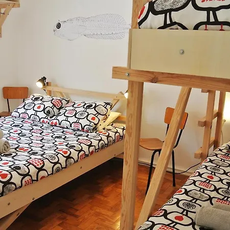 - & Dorms Hostel Nazaré