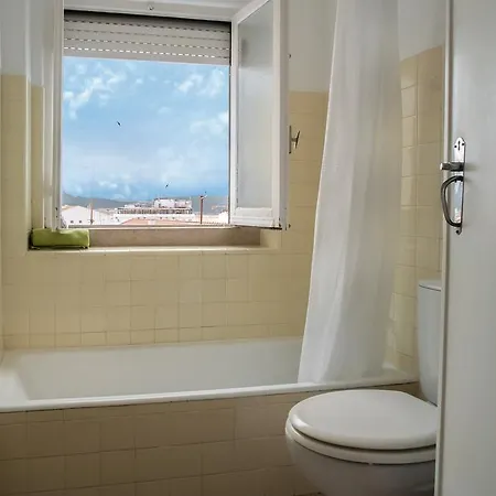 - & Dorms Hostel Nazaré