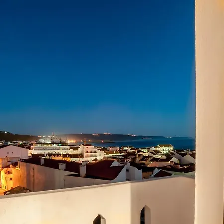 - & Dorms Hostel Nazaré